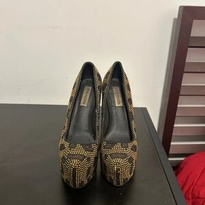 Steve Madden Black and Gold Studded Platform Pumps